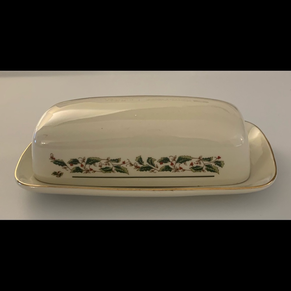 Budlet Fine China Hollies & Berries Butter Dish - Great Holiday Decoration!